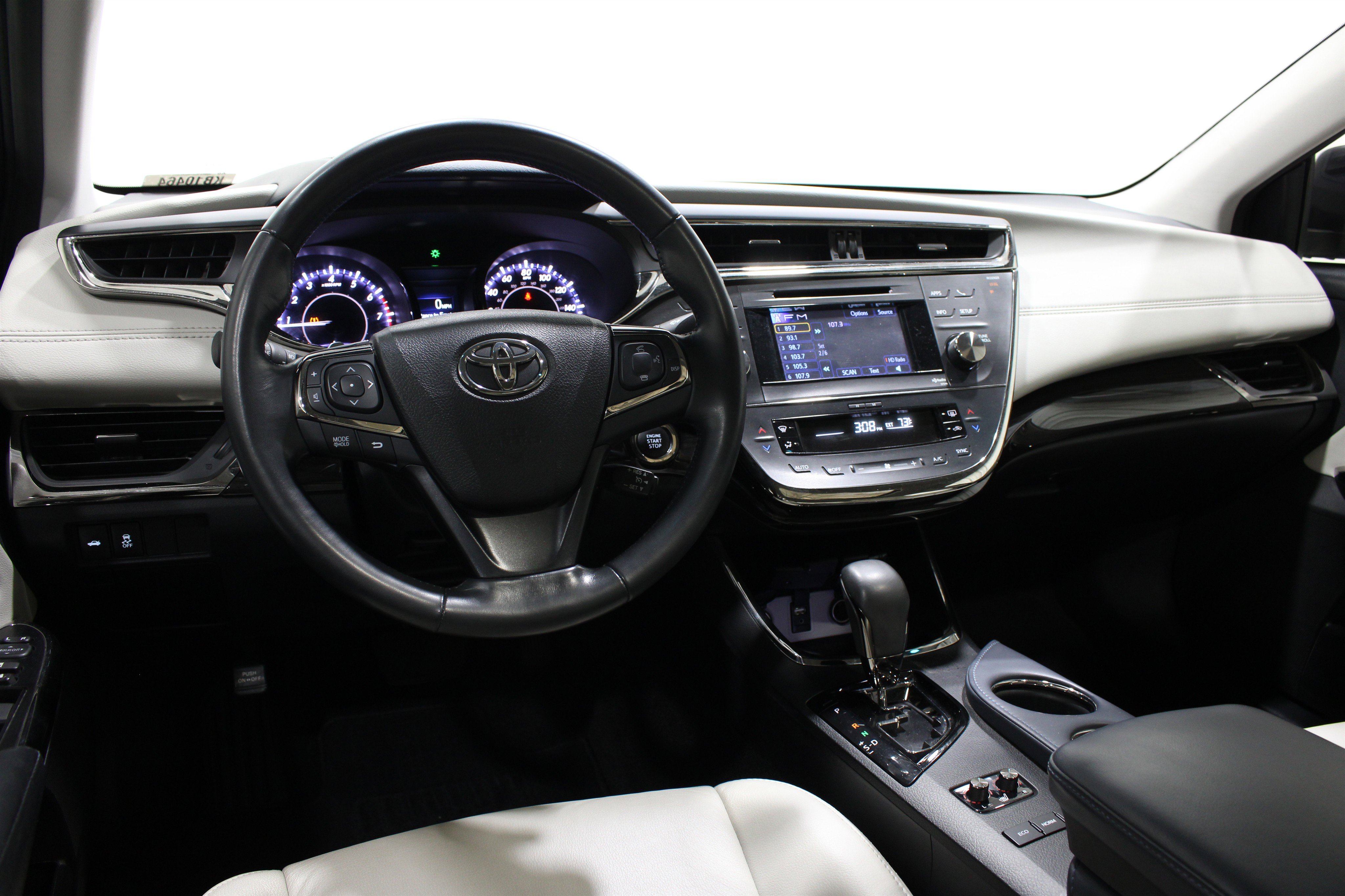 Used 2014 Toyota Avalon XLE Touring FWD image 2