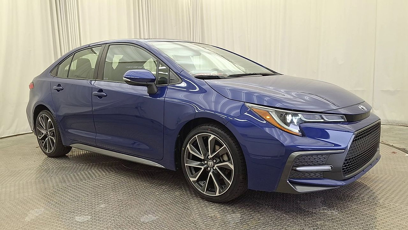 Certified 2021 Toyota Corolla SE w/ SE Premium Package FWD image 5