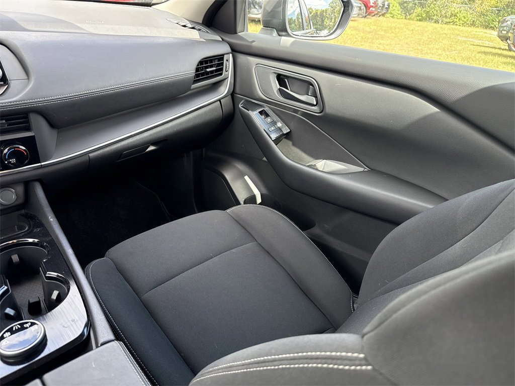 Certified 2025 Nissan Rogue S image 23