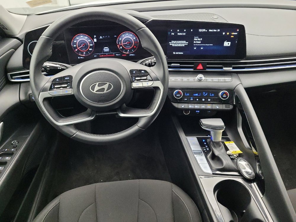 Used 2025 Hyundai Elantra SEL image 22