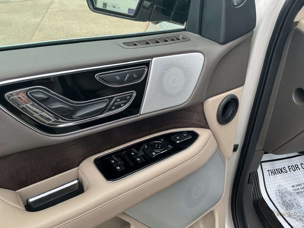 Used 2024 Lincoln Navigator L Reserve AWD/4WD image 12