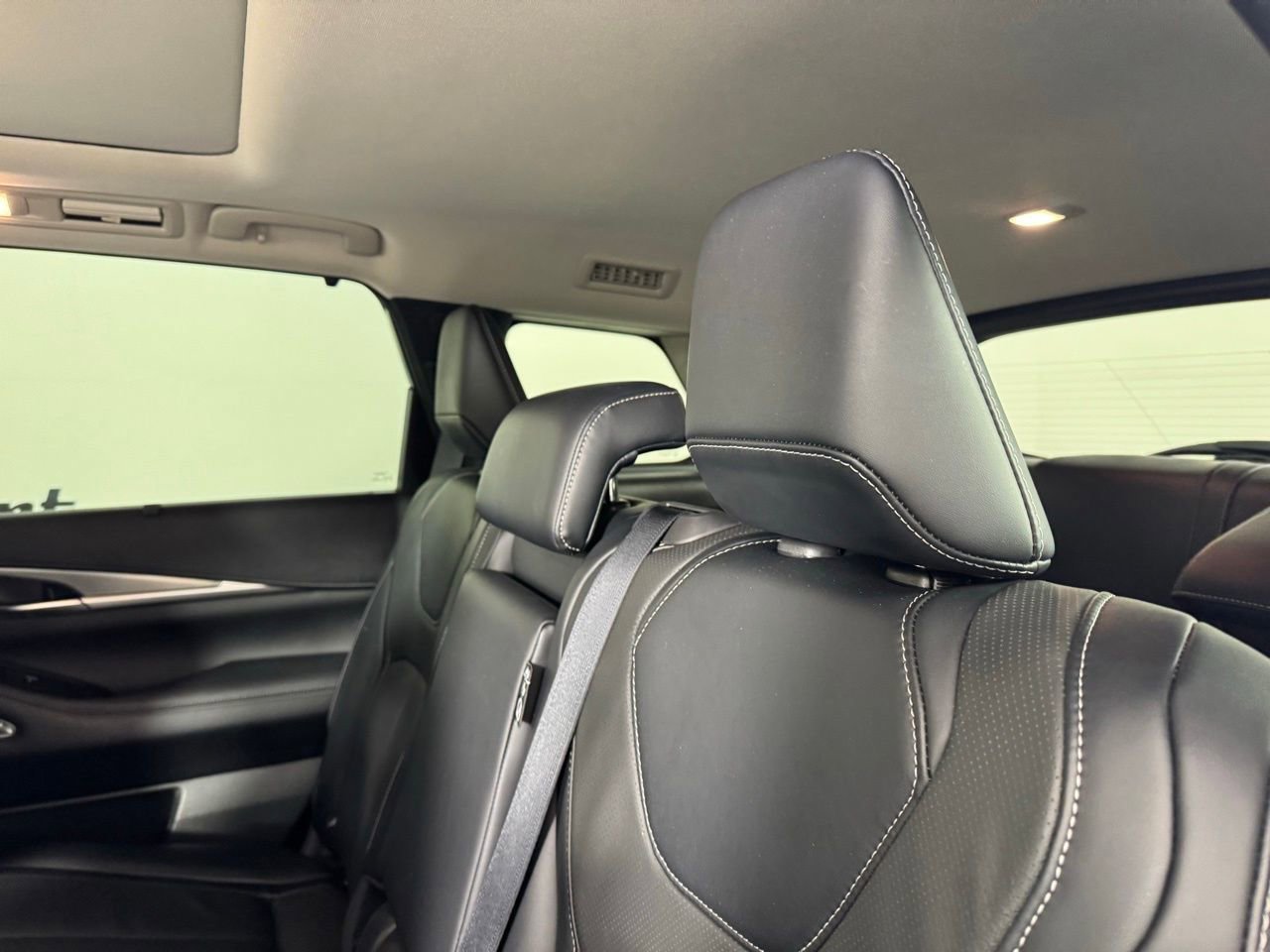 Used 2023 INFINITI QX60 Luxe w/ Performance Audio Package image 29