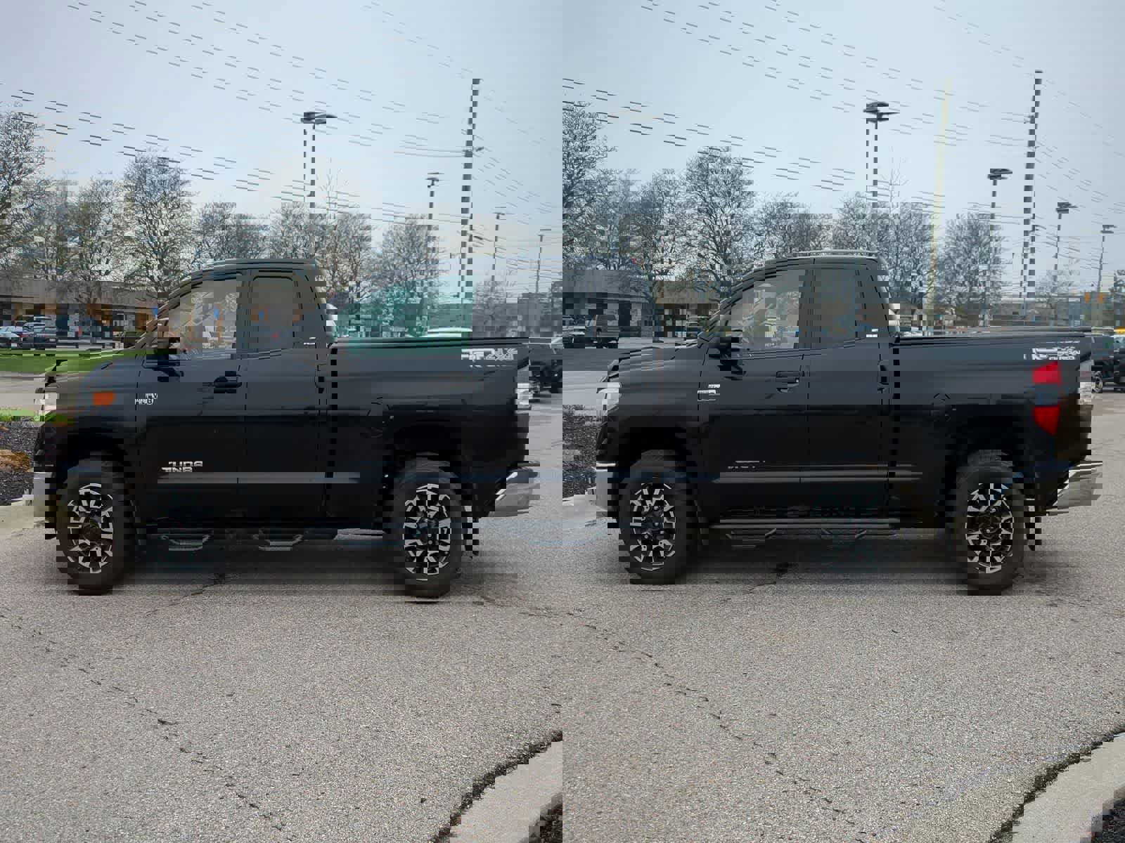 Used 2017 Toyota Tundra SR5 AWD/4WD image 5