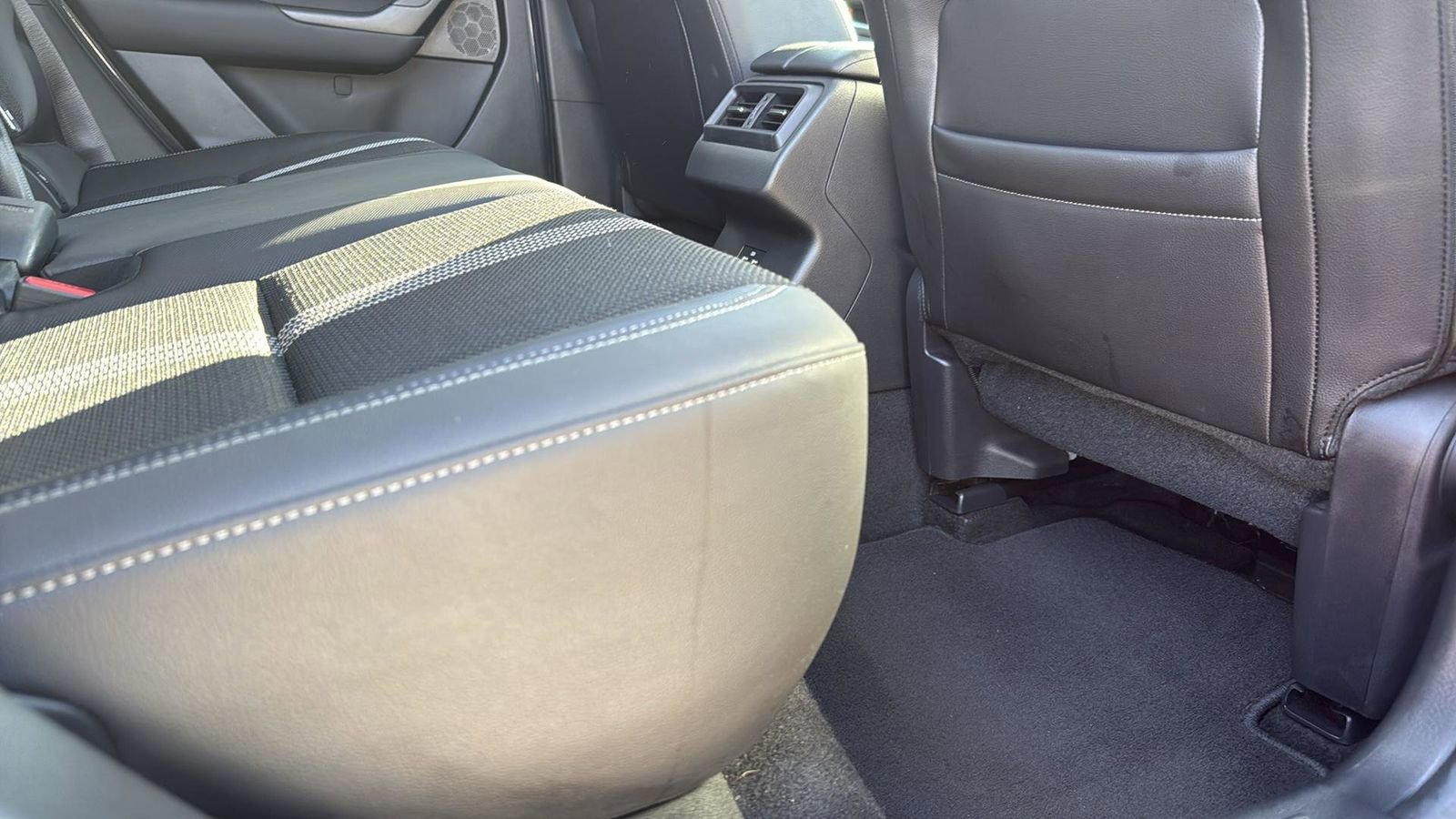 Used 2024 MAZDA CX-50 AWD 2.5 S w/ Premium Package image 26