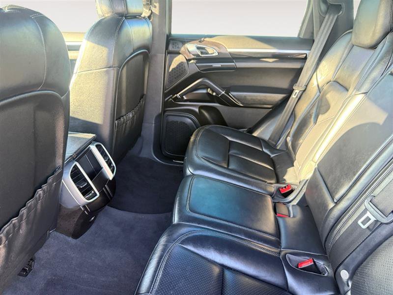 Used 2016 Porsche Cayenne image 13