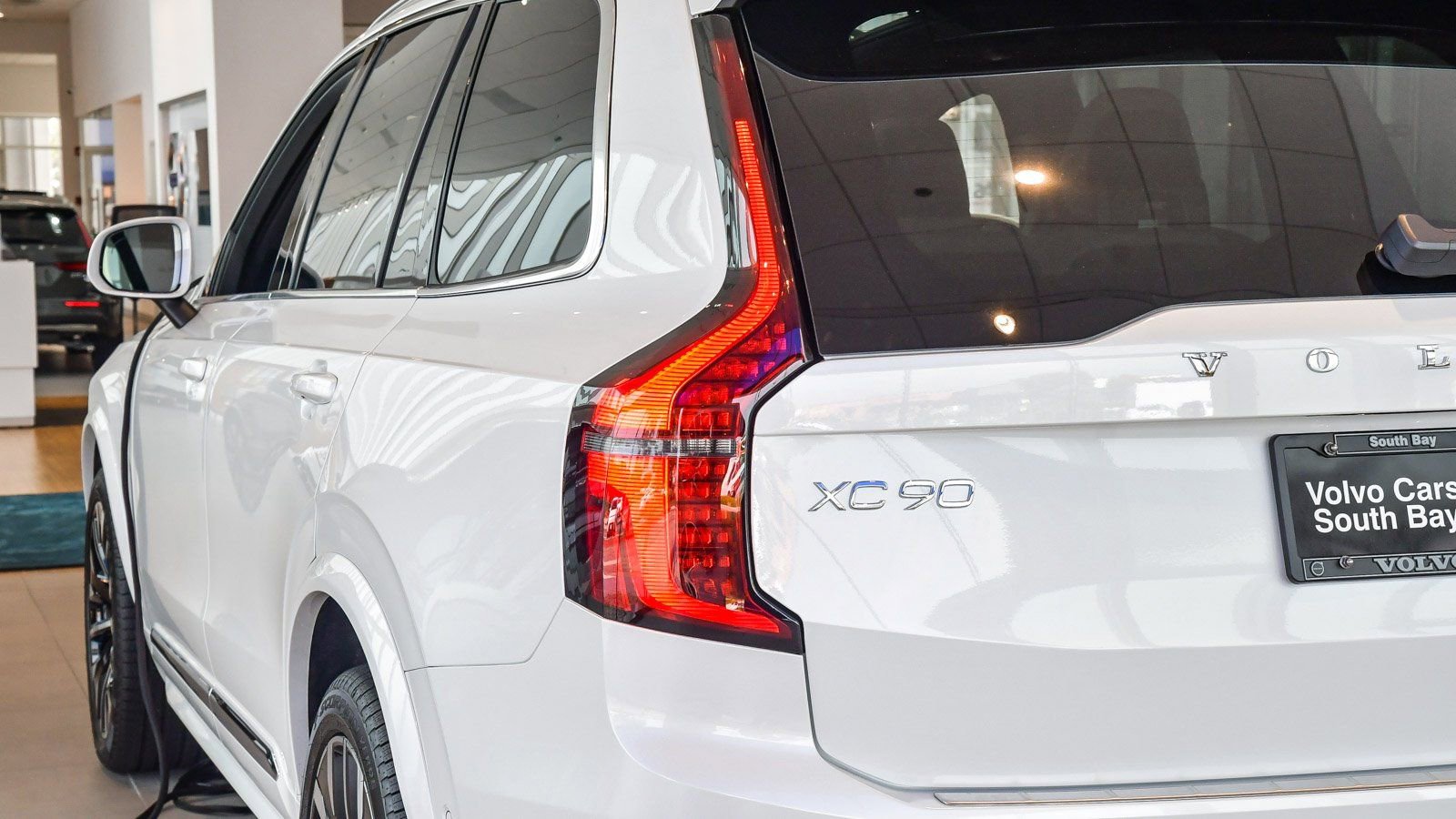 Used 2025 Volvo XC90 B5 Plus w/ Protection Package Premier image 6