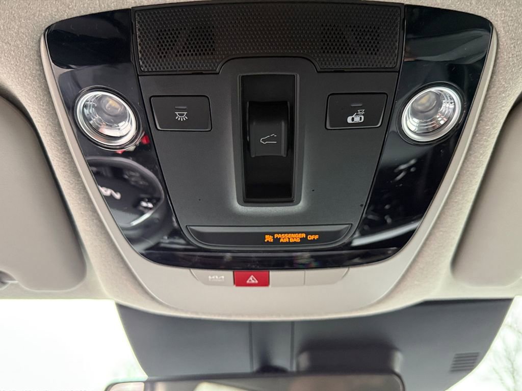 Certified 2025 Kia Niro EX Touring image 21