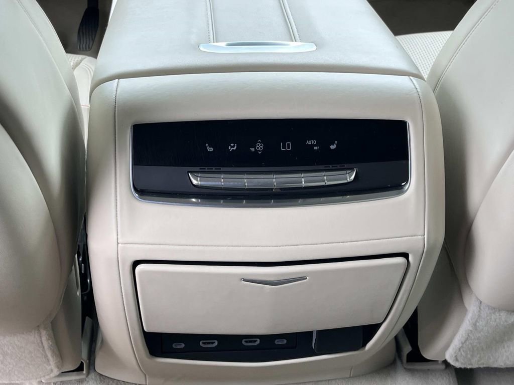 Used 2023 Cadillac Escalade ESV Sport Platinum AWD/4WD image 18