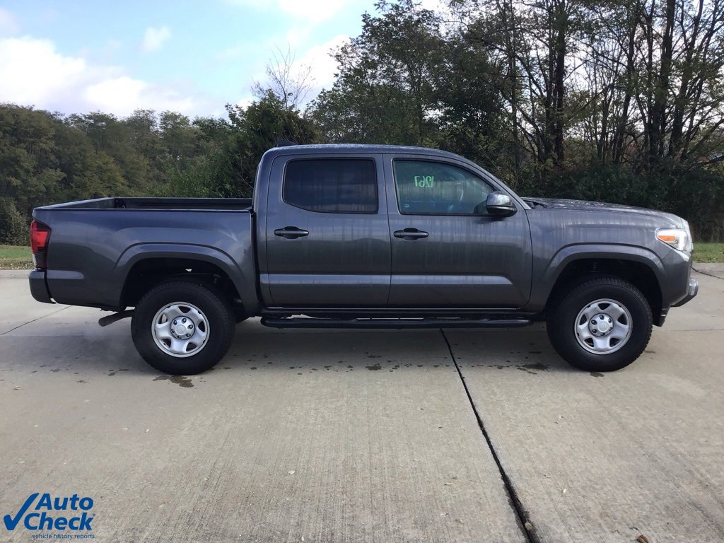 Used 2022 Toyota Tacoma SR image 2