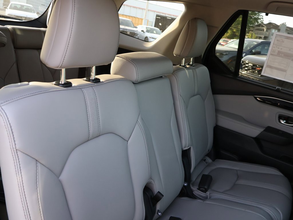 New 2025 Honda Pilot Touring image 8