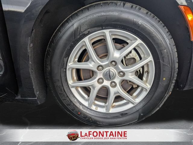 Used 2023 Chrysler Pacifica Touring-L FWD image 35