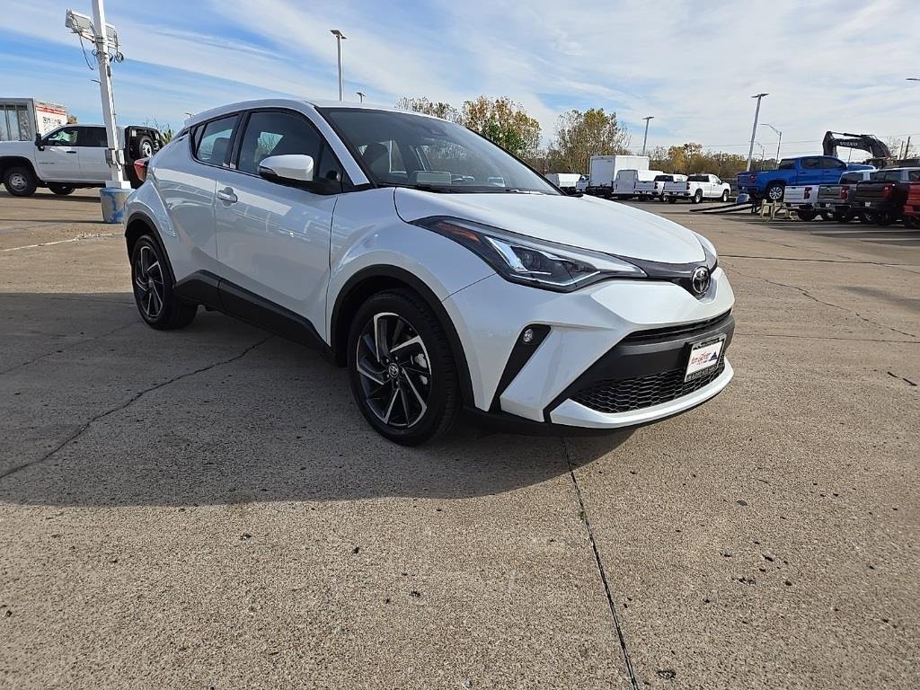 Used 2022 Toyota C-HR XLE image 10
