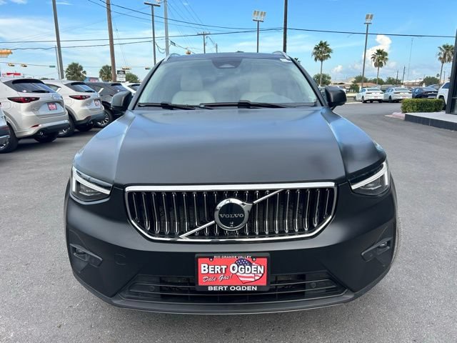 Used 2024 Volvo XC40 B5 Plus w/ Protection Package Premier AWD/4WD image 2