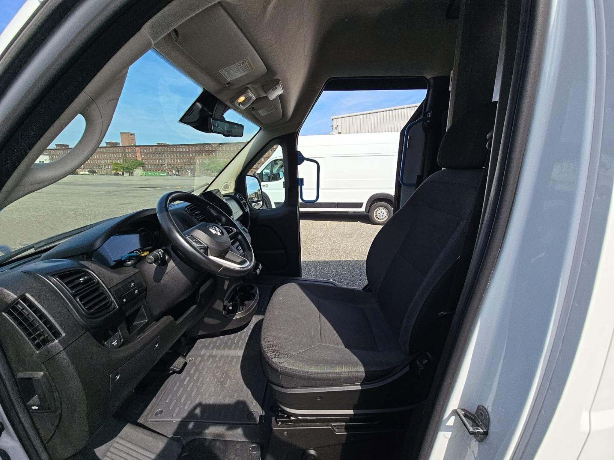 Used 2024 RAM ProMaster 3500 w/ Delivery Van Package FWD image 5