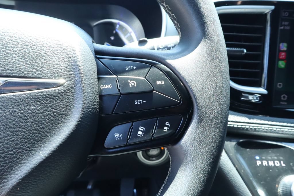 Used 2024 Chrysler Pacifica Premium FWD image 24