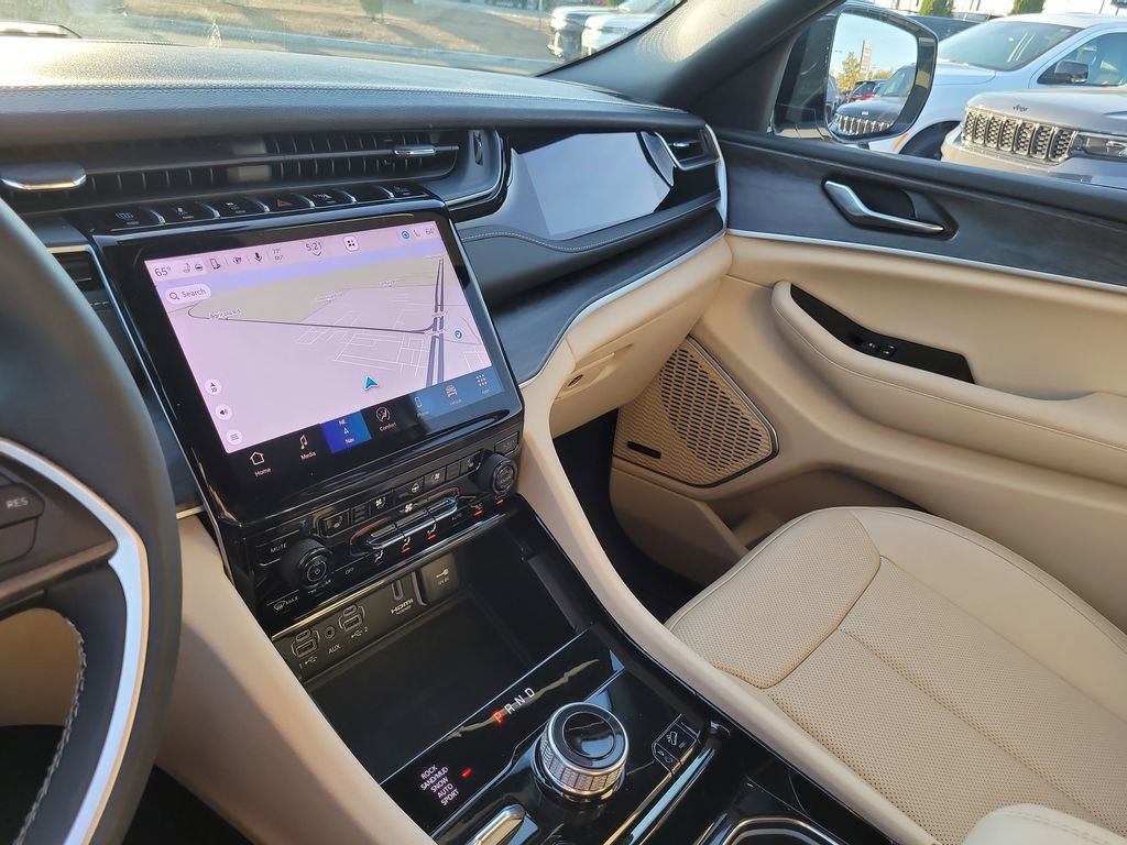 Used 2023 Jeep Grand Cherokee 4WD 4xe w/ Luxury Tech Group II image 21