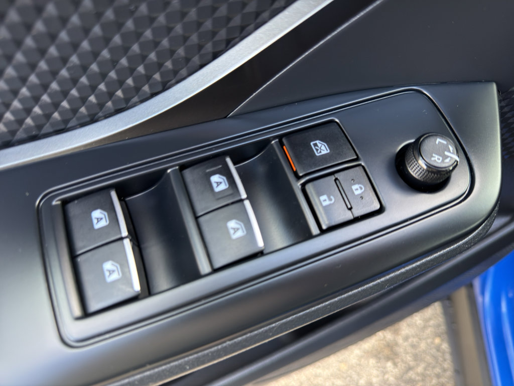 Used 2018 Toyota C-HR XLE FWD image 11