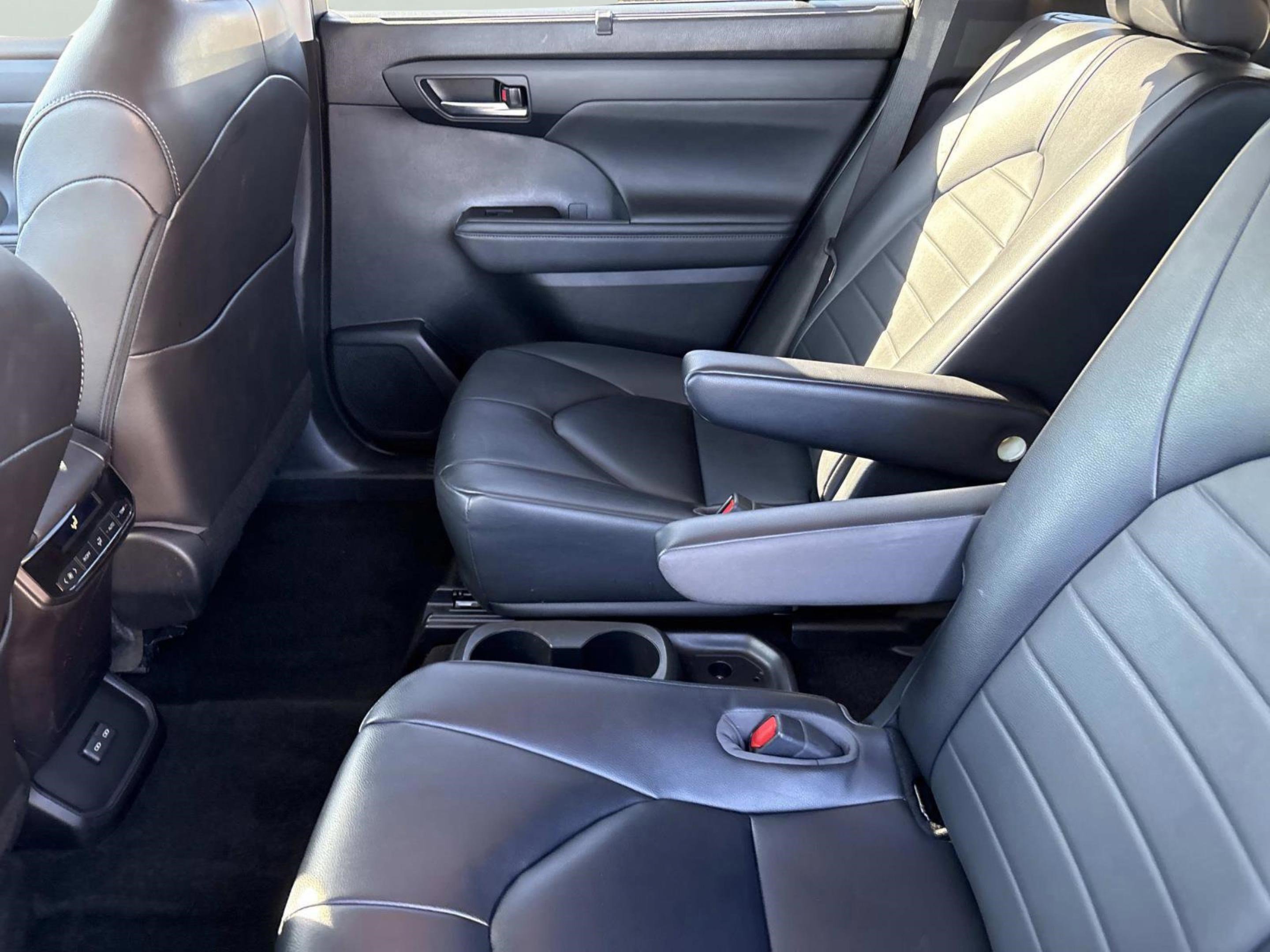 Used 2023 Toyota Highlander XLE image 20