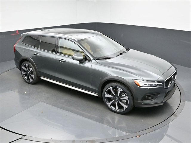 New 2026 Volvo V60 B5 Cross Country Ultra w/ Protection Package Premier image 46