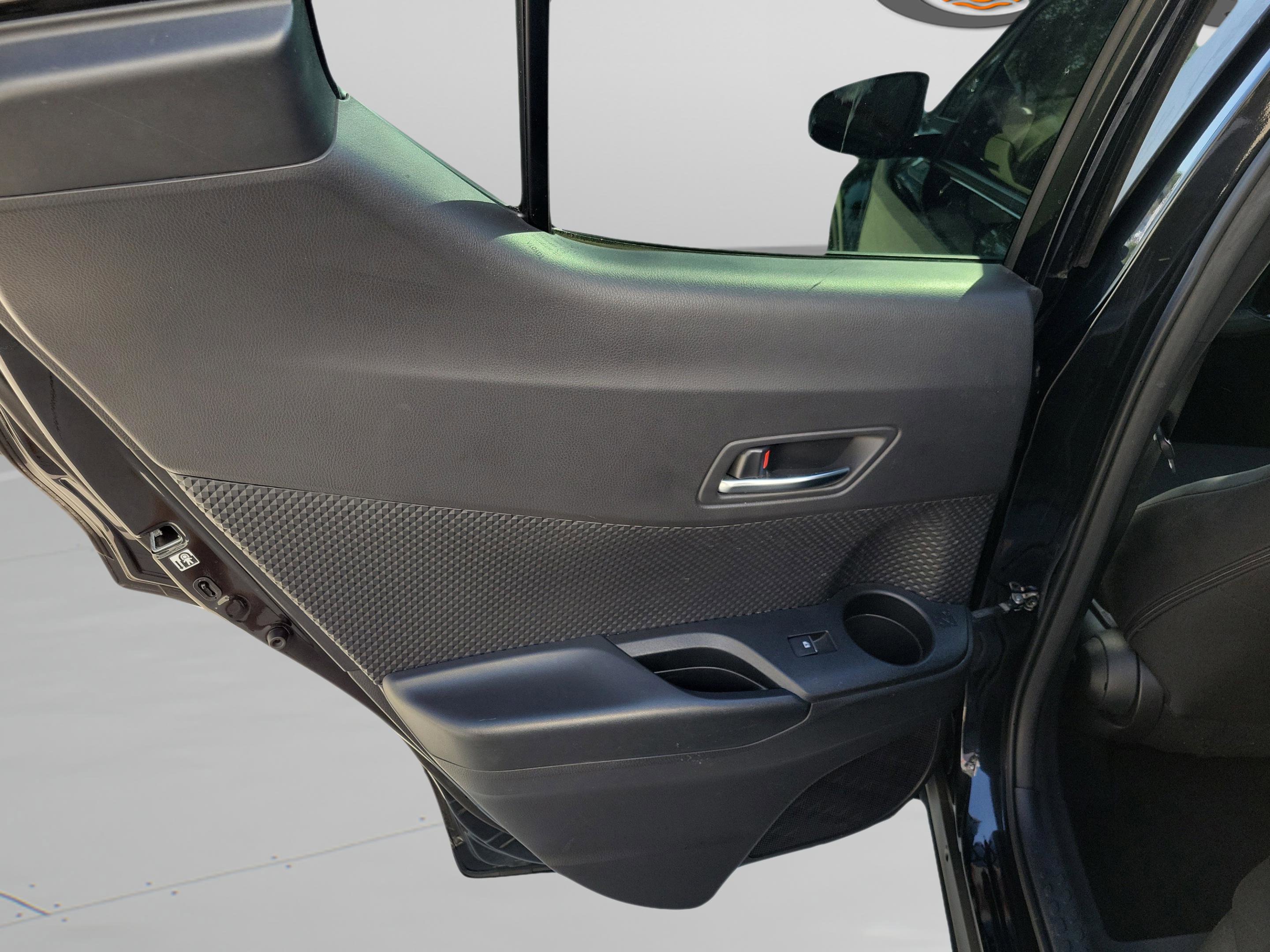 Used 2018 Toyota C-HR XLE FWD image 10