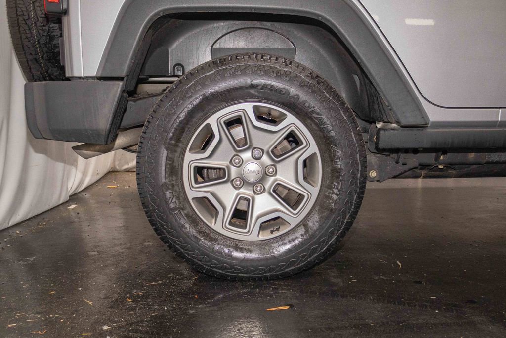 Used 2018 Jeep Wrangler Unlimited Rubicon w/ Cold Weather Group image 7