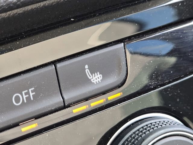 Used 2023 Volkswagen Taos SE w/ Panoramic Sunroof Package image 10