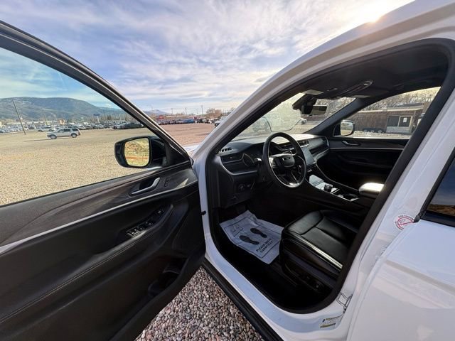 Used 2024 Jeep Grand Cherokee L Limited w/ Luxury Tech Group II image 21