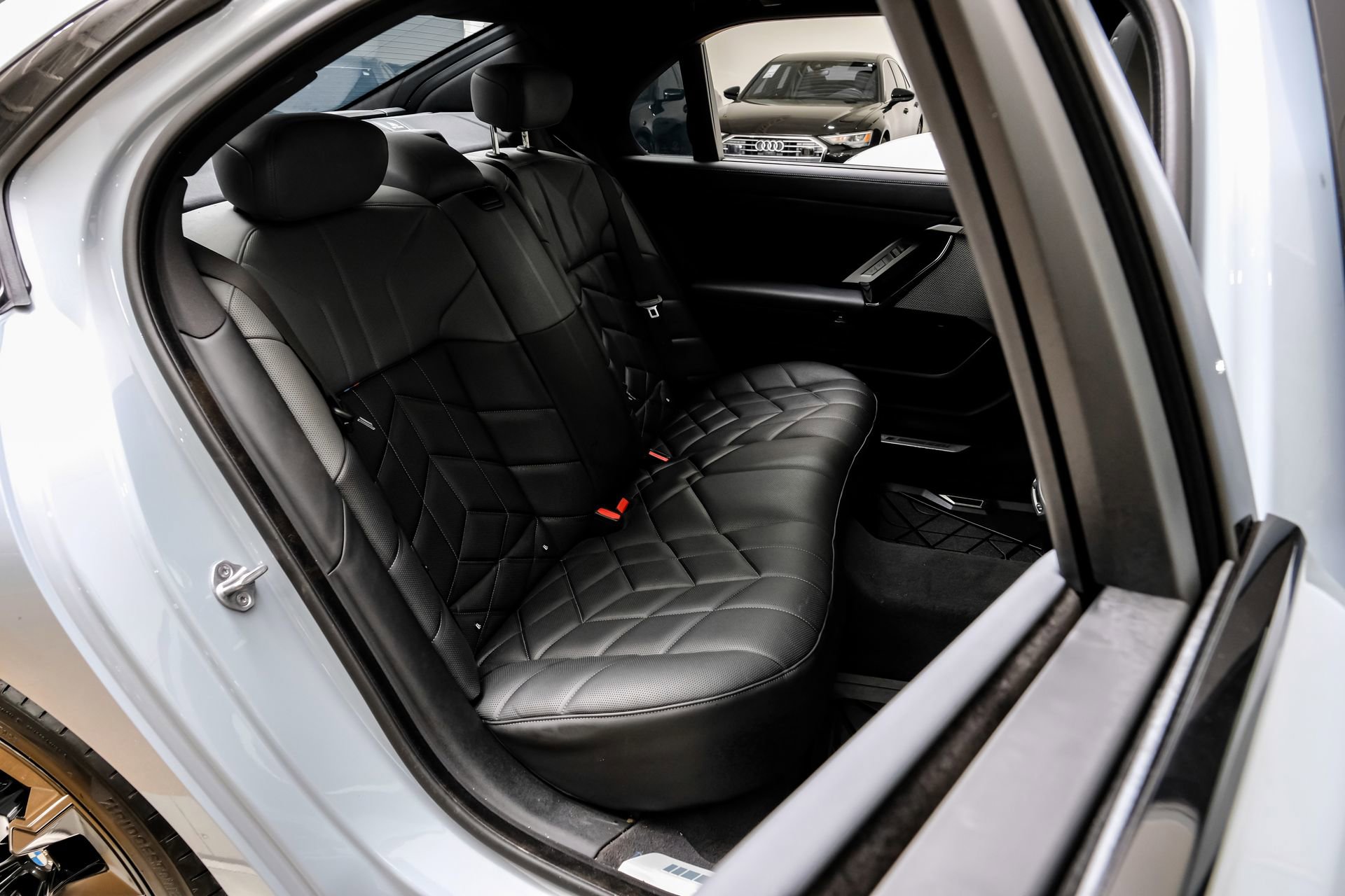 Used 2023 BMW 740i image 38