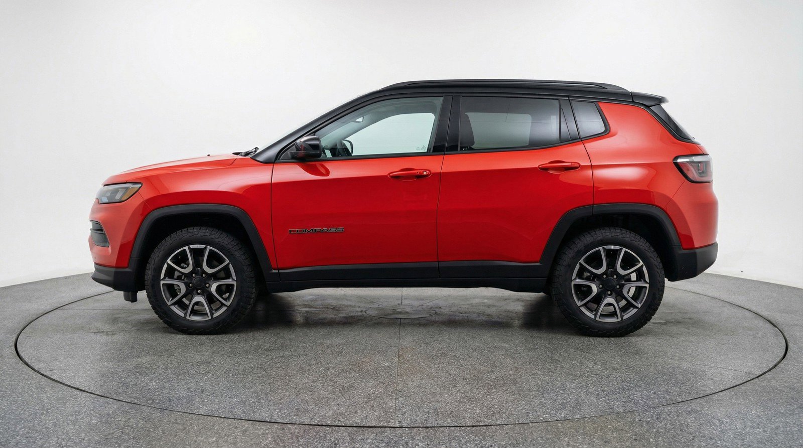 Used 2025 Jeep Compass Trailhawk image 5