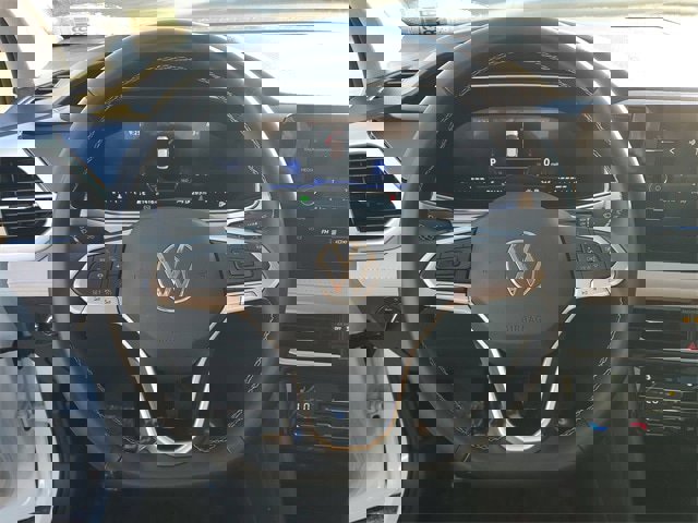 Certified 2025 Volkswagen Taos SE w/ Panoramic Sunroof Package image 19