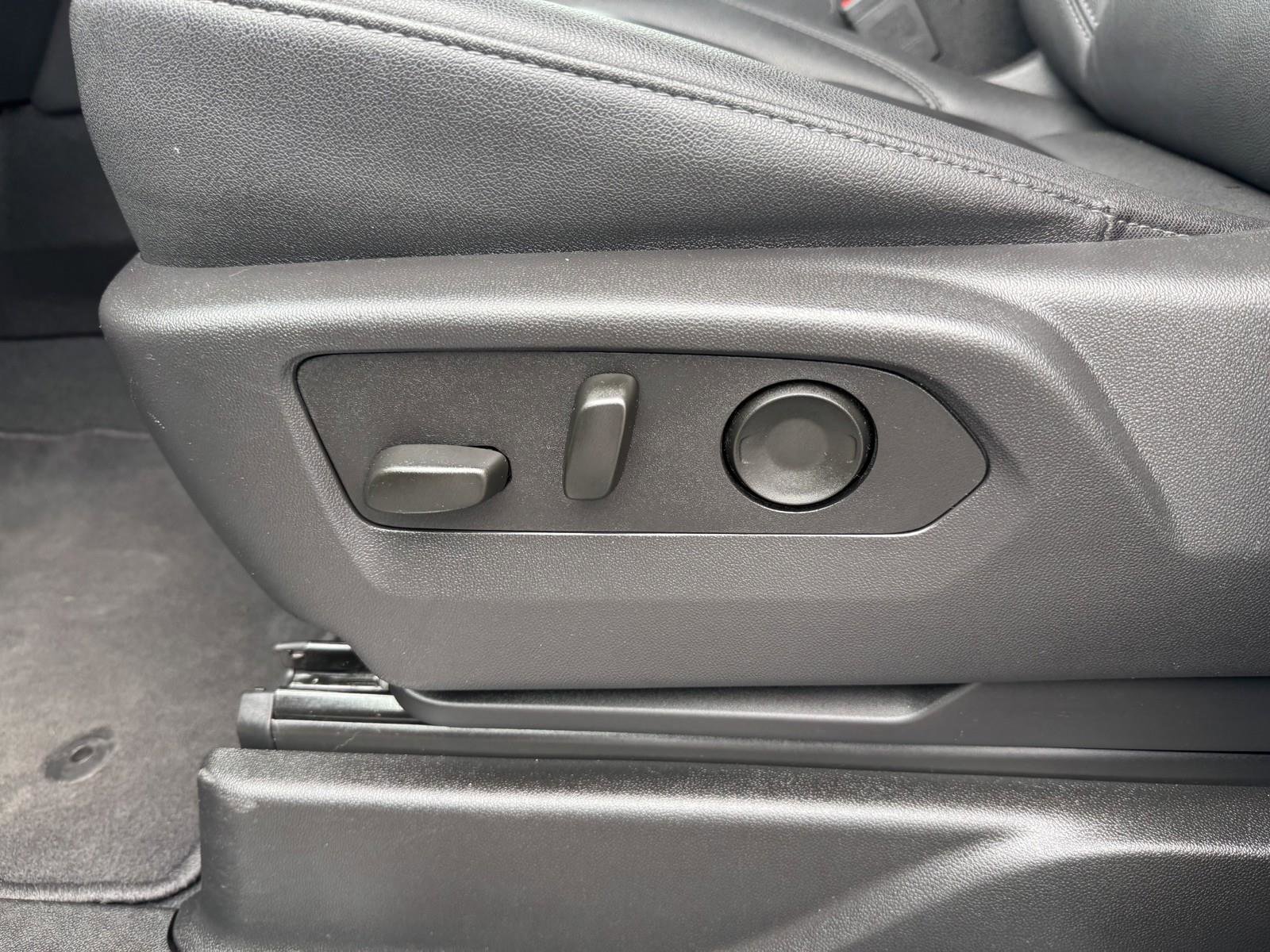 Used 2025 Chevrolet Tahoe LT image 25