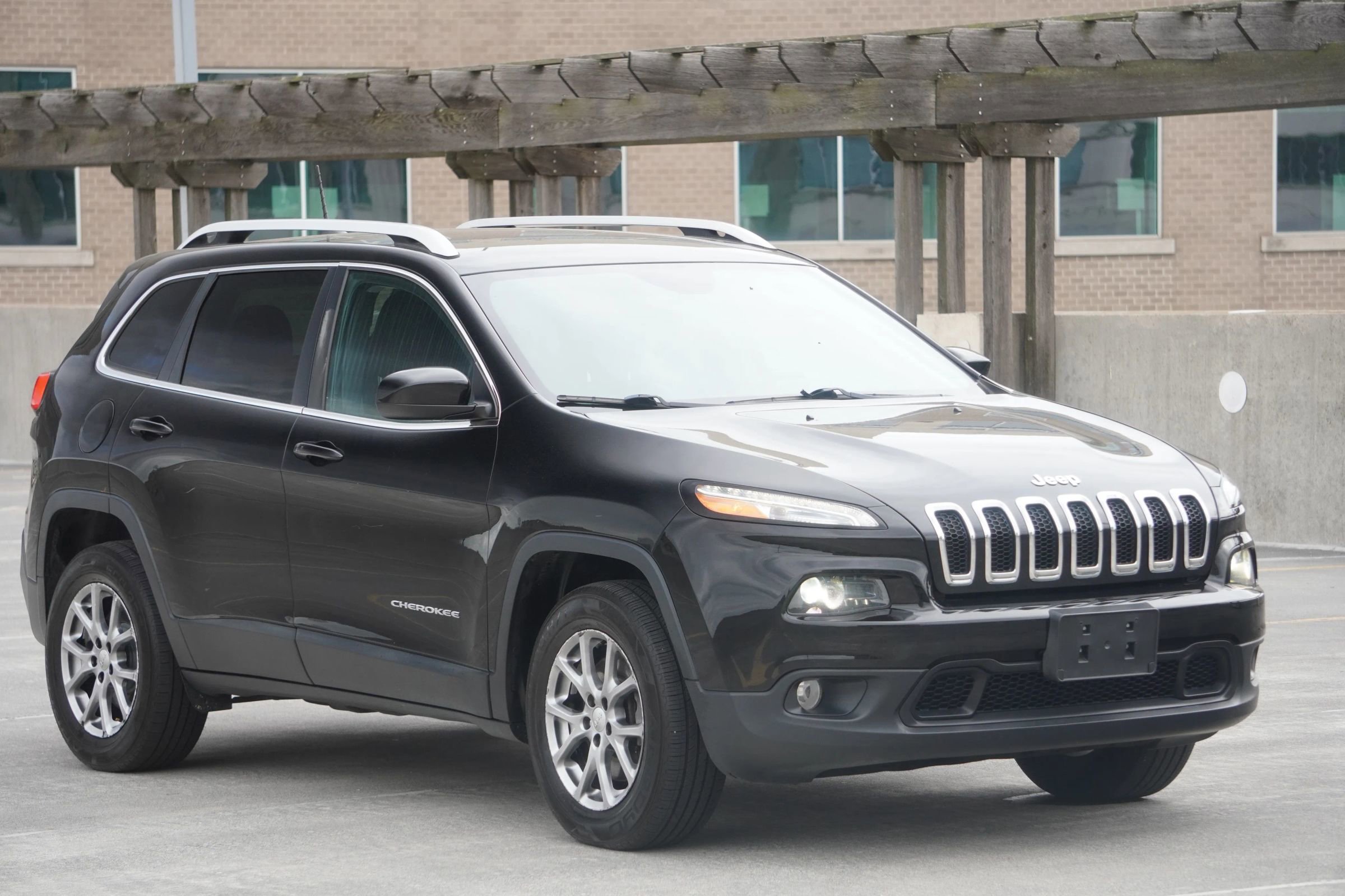 Used 2018 Jeep Cherokee Latitude Plus w/ Cold Weather Group image 6