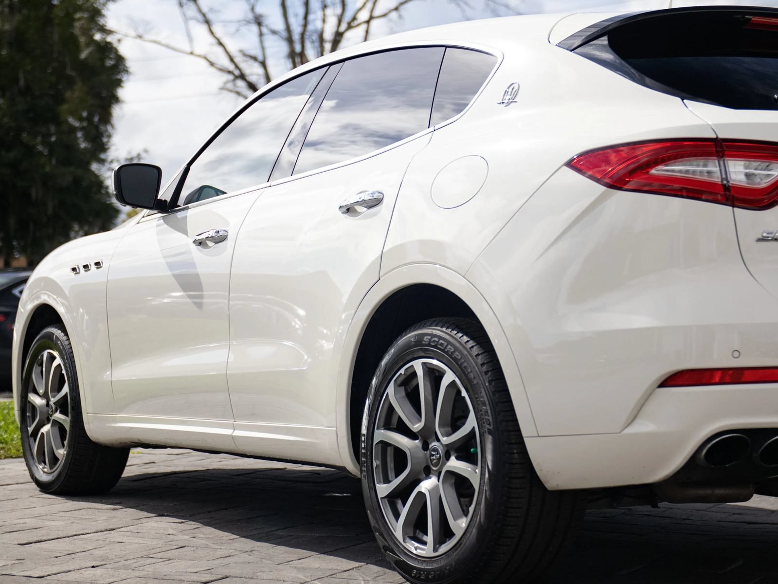 Used 2020 Maserati Levante S AWD/4WD image 8