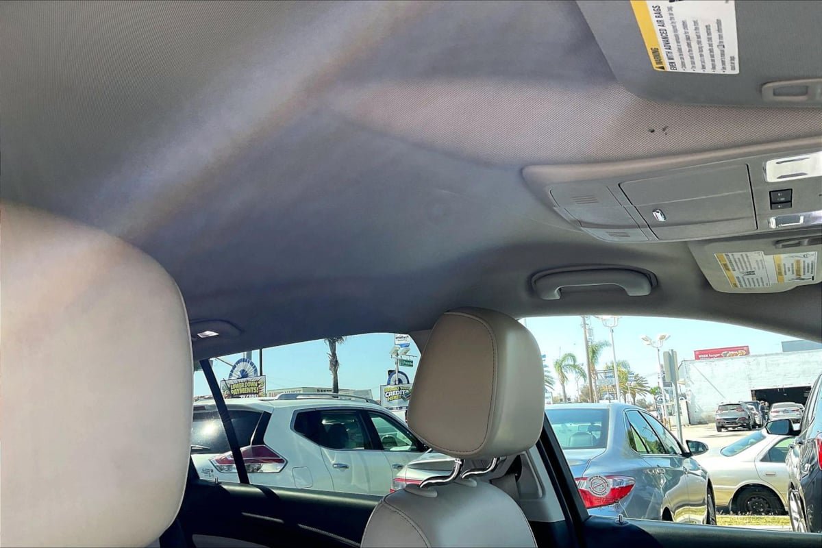 Used 2020 Buick Envision Essence w/ LPO, Cargo Package FWD image 22