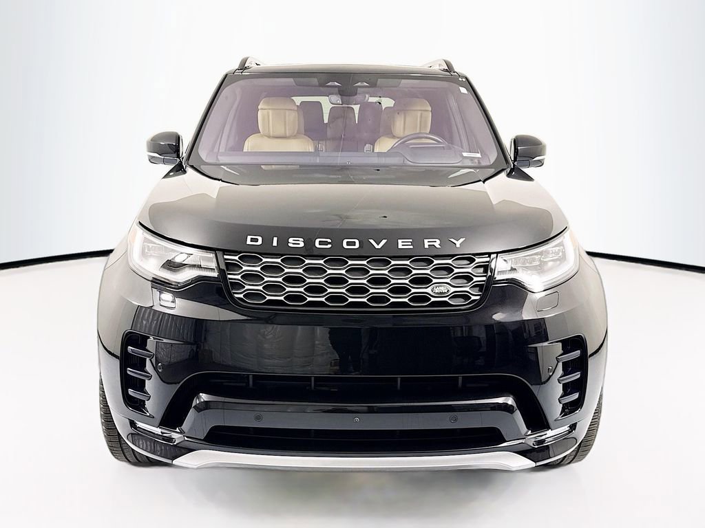 Used 2023 Land Rover Discovery Metropolitan Edition image 2