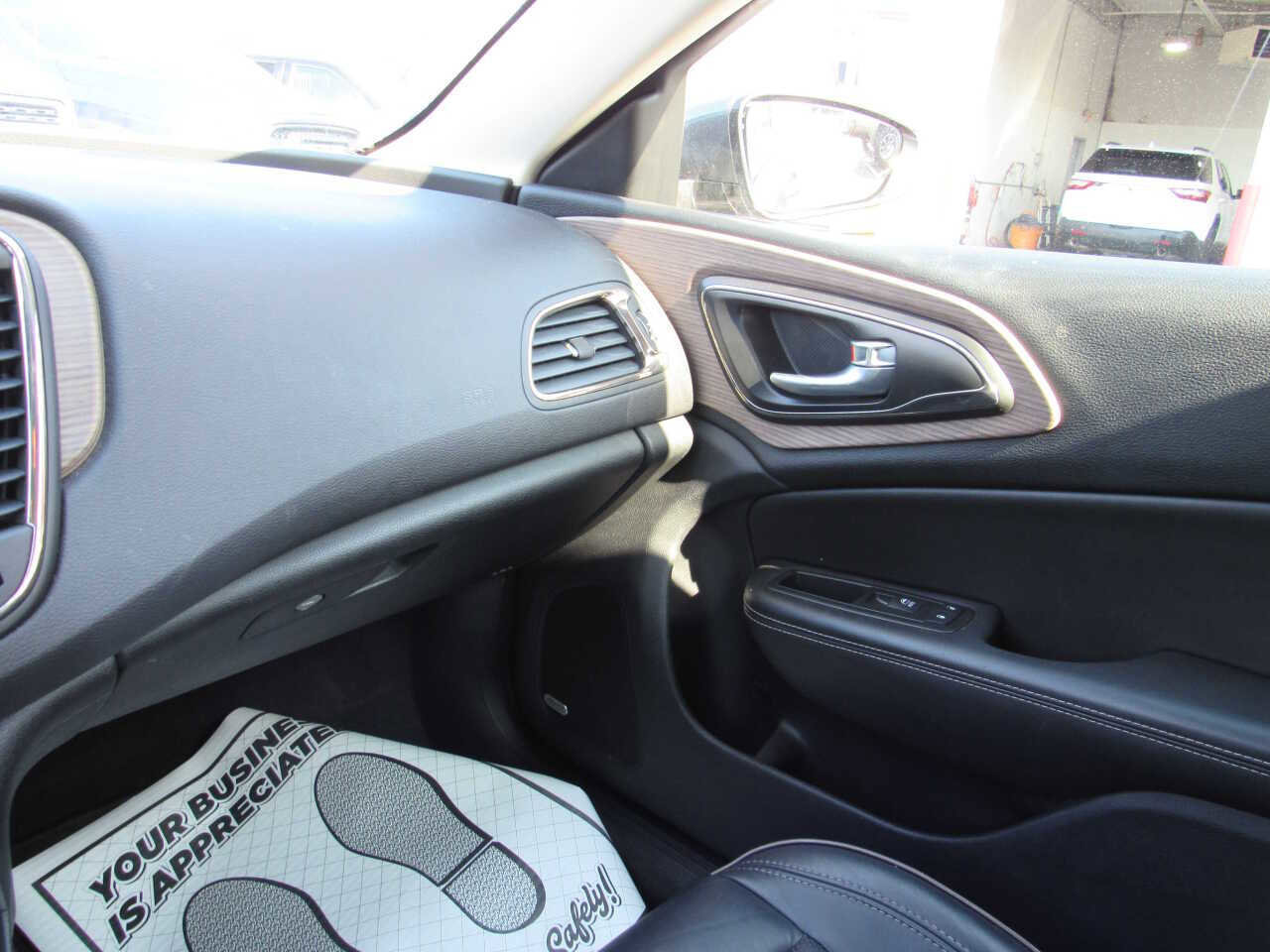 Used 2015 Chrysler 200 C w/ Navigation & Sound Group I image 15