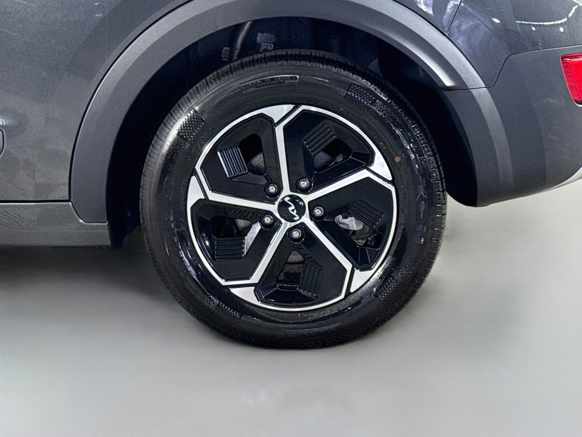 Used 2026 Kia Niro LX FWD image 37