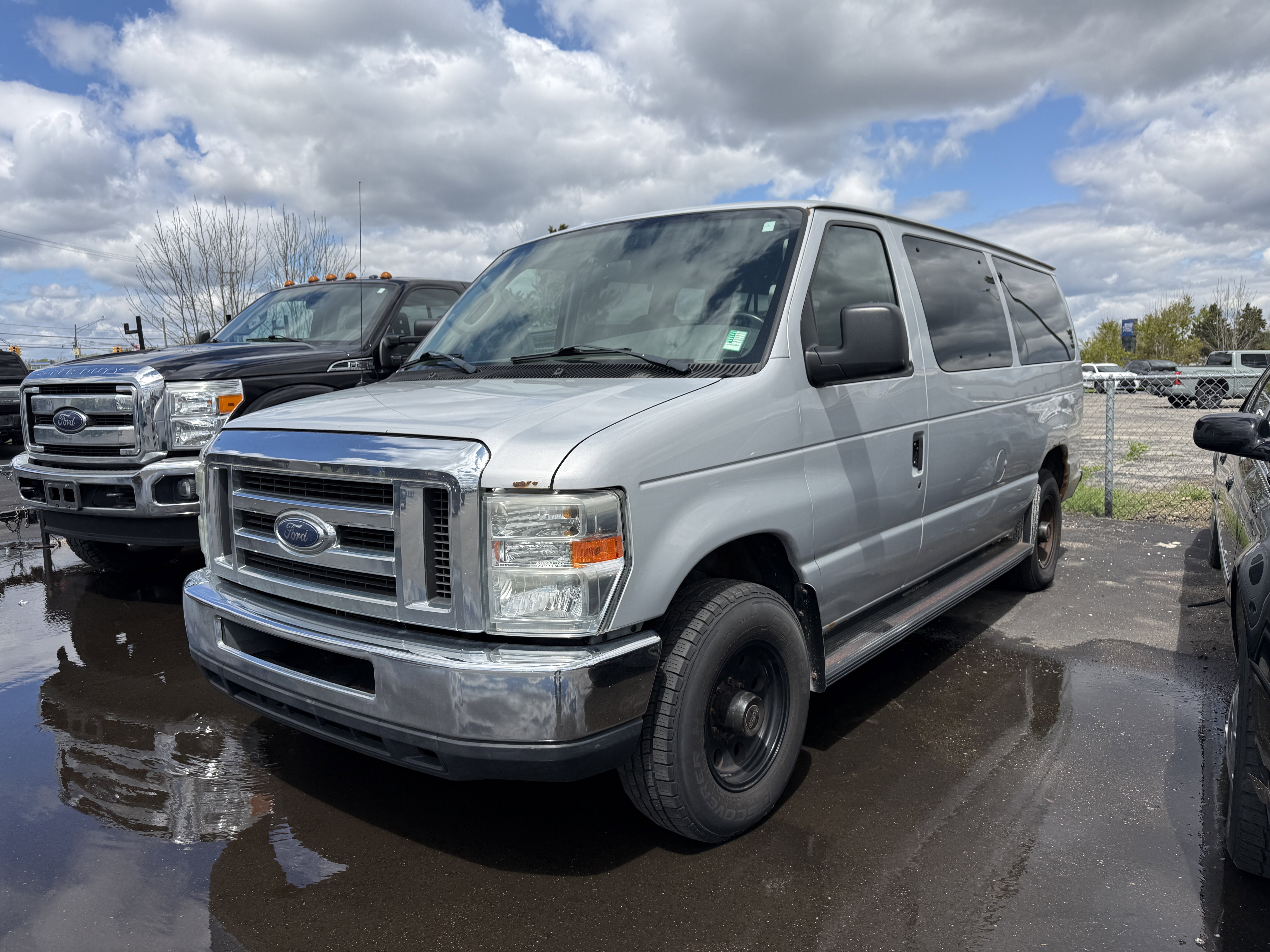 Used 2008 Ford E-150 and Econoline 150 Wagon RWD image 1