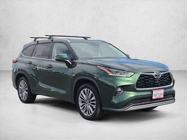Used 2023 Toyota Highlander Platinum FWD image 3