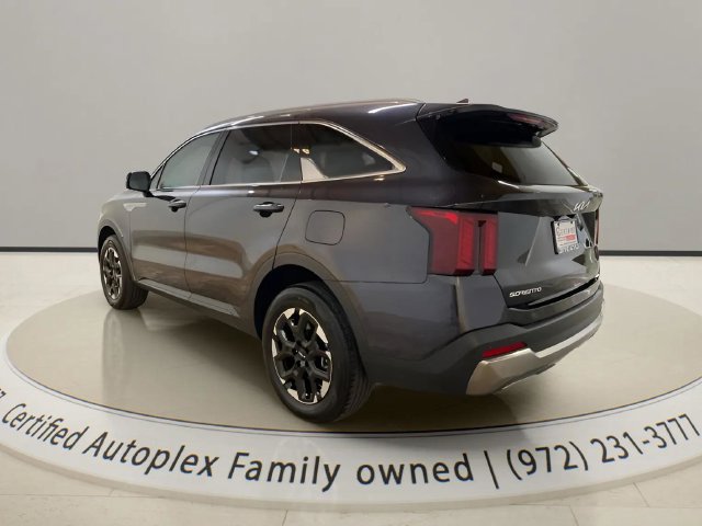 Used 2025 Kia Sorento S AWD/4WD image 3