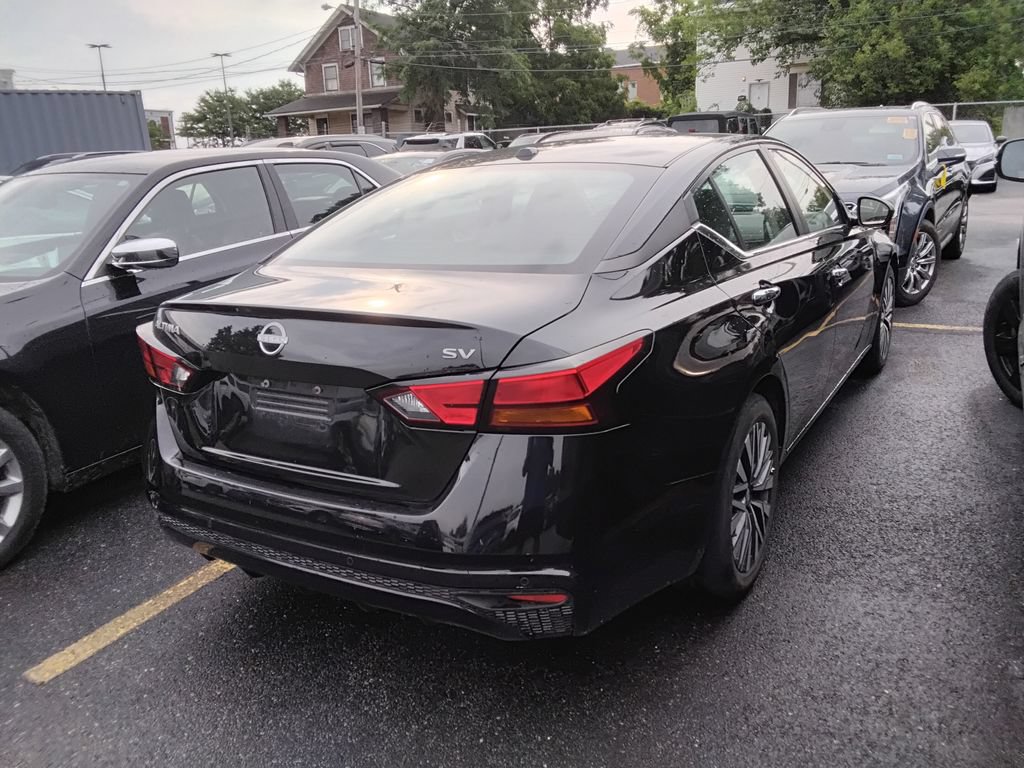 Used 2024 Nissan Altima 2.5 SV FWD image 5