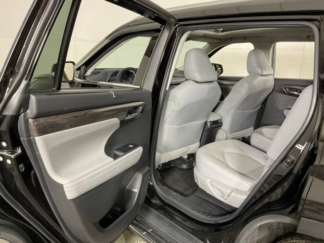 Used 2022 Toyota Highlander Platinum image 35