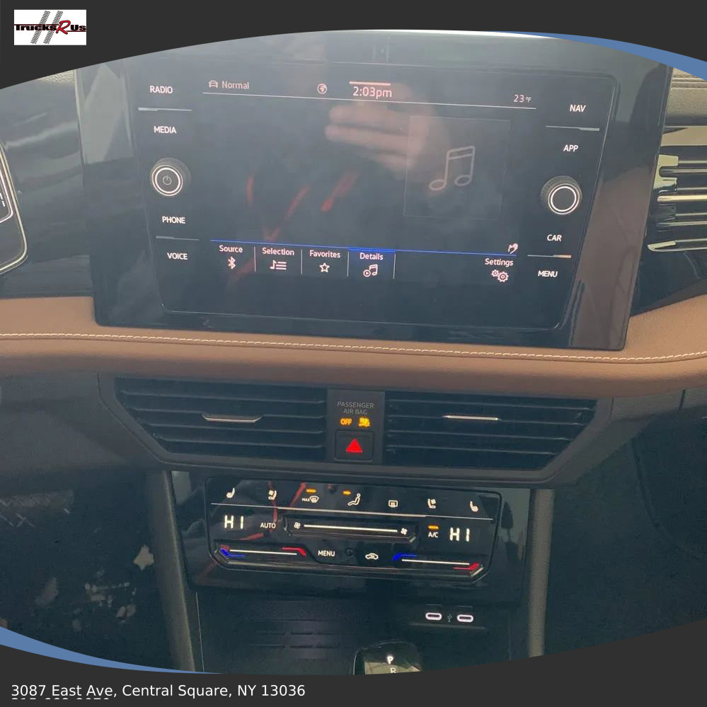 Used 2025 Volkswagen Jetta SEL image 16