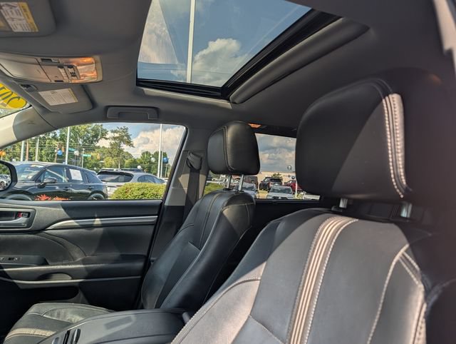 Used 2018 Toyota Highlander SE FWD image 11