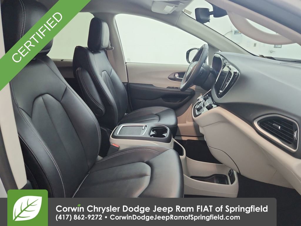 Used 2024 Chrysler Pacifica Touring-L FWD image 31