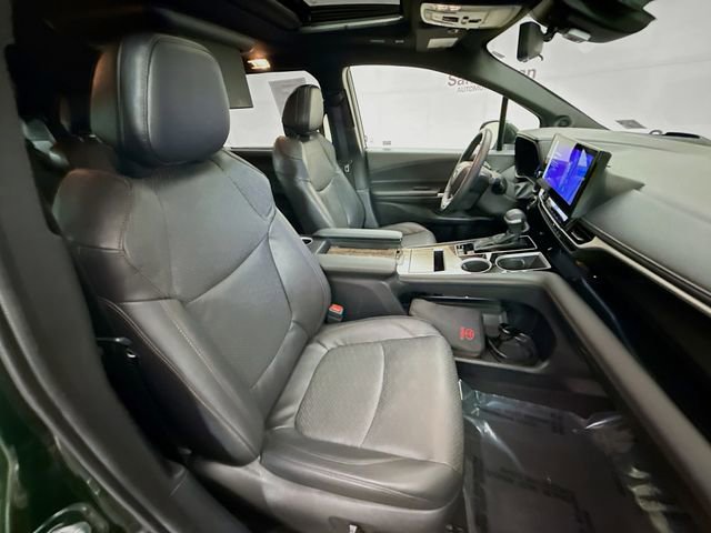 Used 2025 Toyota Sienna Platinum AWD/4WD image 31