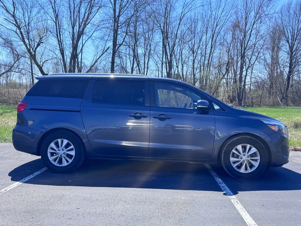 Used 2016 Kia Sedona LX w/ LX Convenience Package image 4