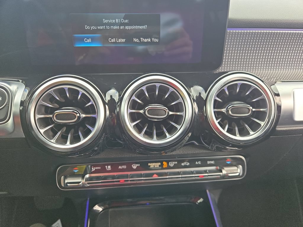 Used 2023 Mercedes-Benz GLB 250 4MATIC w/ Premium Package image 26