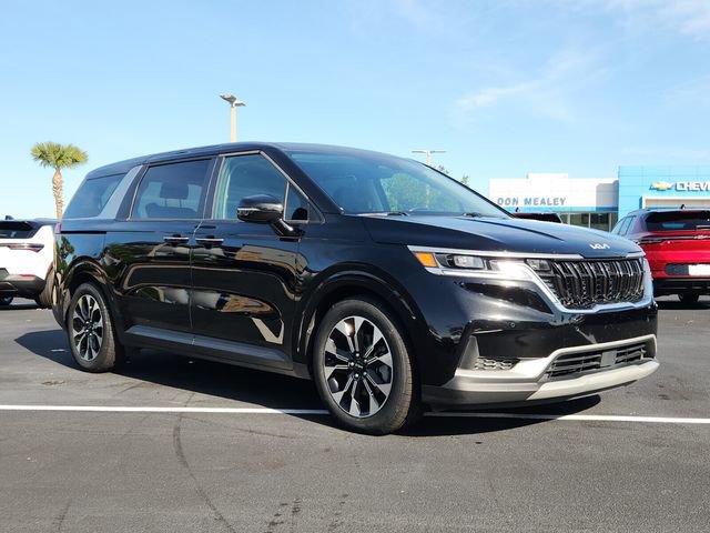 Used 2022 Kia Carnival EX image 7
