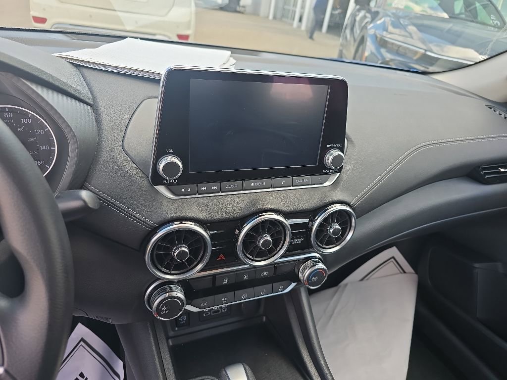 Used 2025 Nissan Sentra SV FWD image 8